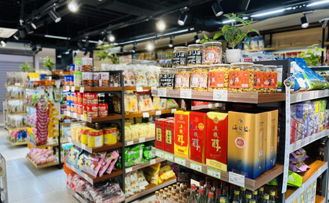 "全渠道+全高品質(zhì)+全產(chǎn)業(yè)鏈+全球資源+全國布局"，怡佳仁零食店的五全戰(zhàn)略