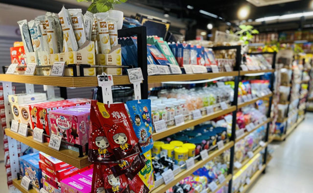 熱情肯干，走出生活困境，龐女士選擇怡佳仁零食店加盟品牌后的成功之路
