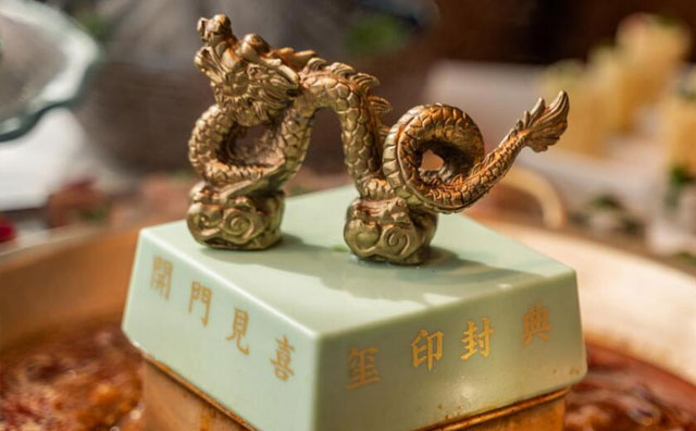 來朝天門吃火鍋，感受火鍋界的顏值天花板！