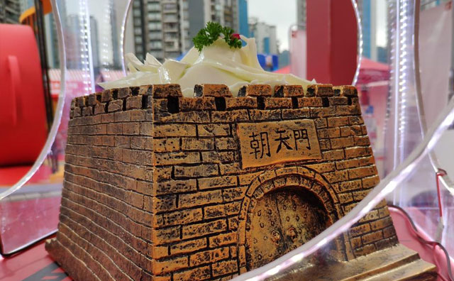 來(lái)重慶吃朝天門(mén)火鍋，享受舌尖上的非遺盛宴