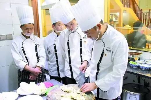 精明的餐飲老板在選用廚師時要考慮這三點